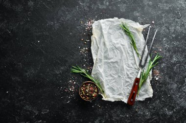 Siyah yemek afişi. Metnin için boş yer.