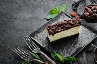 Bir parça tatlı cheesecake. Üst Manzara. Metnin için boş yer.