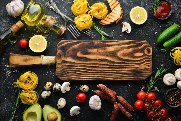 Bakgrund Matlagning Tagliatelle Pasta Och Ingredienser Svart Sten Bakgrund Italienska — Stockfoto