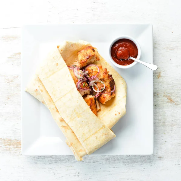 Hühnerspieß Mit Zwiebeln Fladenbrot Fleischspieße Ansicht Von Oben — Stockfoto