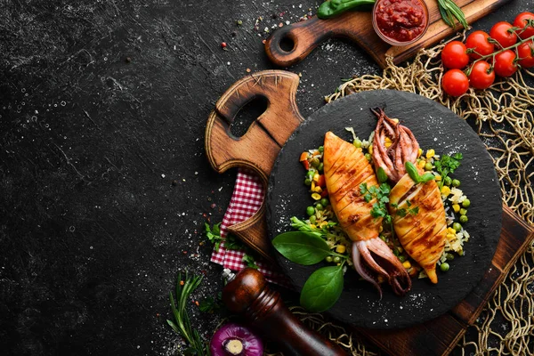 Baked Squid Rice Vegetables Black Stone Plate Seafood Top View — Stock Photo, Image