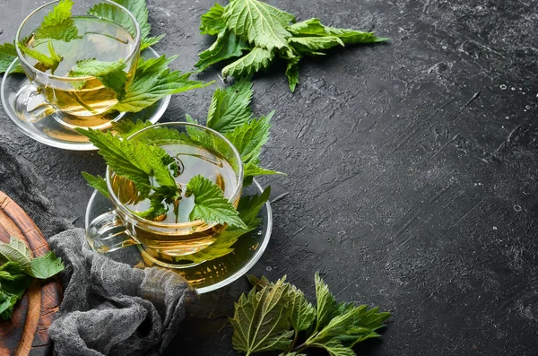 Nettle Tea Csészében Immunstimuláló Gyógynövényes Italok Első Látásra Szabad Hely — Stock Fotó