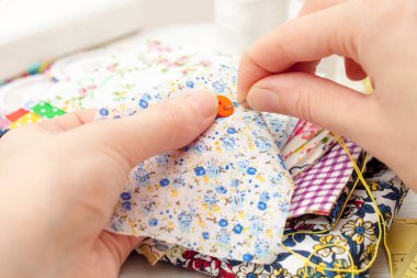 dikiş, Dikiş dikiş makinesi, dikiş malzemeleri, üzerinde renkli s