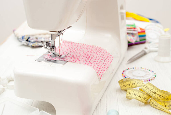 швейная машина, швейная машинка, швейные принадлежности, цветные s
