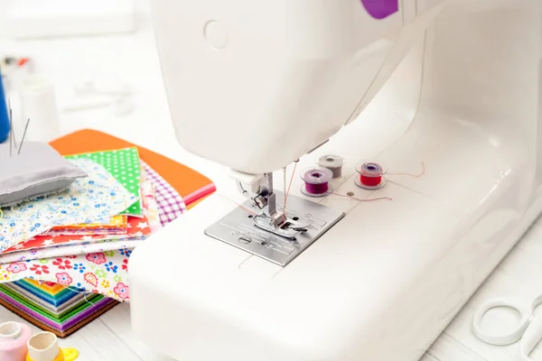 缝，缝缝纫机缝纫用品彩色 s — 图库照片