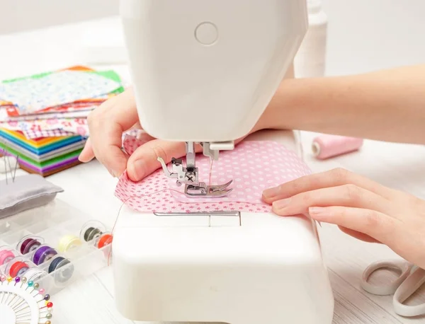 Sewing, sewing on the sewing machine, sewing supplies, colored s — Stock Photo, Image