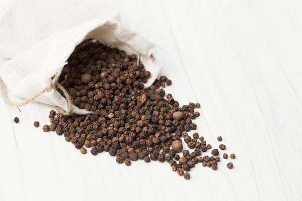 peppercorns, pepper,recipes of the cosmetics and cooking