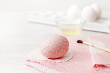 yumurta, beyaz arka plan, tablo, yumurta, yakın çekim, cylin için ambalaj