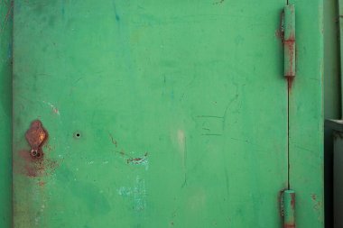 Eski yeşil boyalı kapı. Metin için yer.