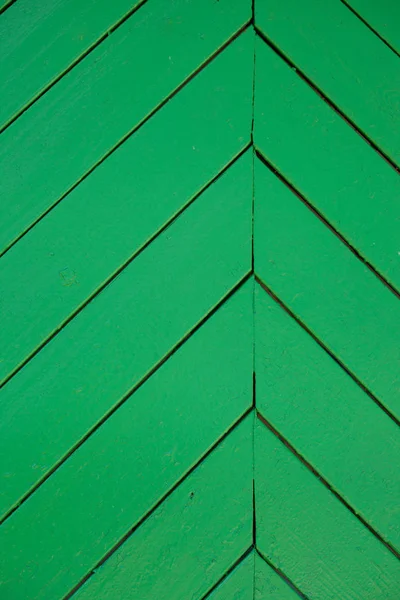 Зеленой краской выкрашены старые доски. Место для текста . — стоковое фото