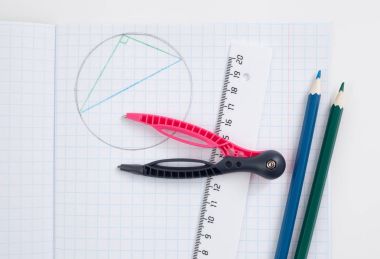 Geometrik figürler not defterinde bir karakalem