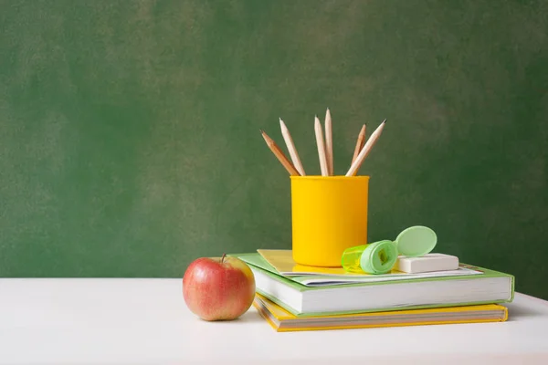 School leveringen terug naar school krijt Board op — Stockfoto