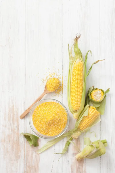 Corn grain and chopped corn on the cob on a white — Stock Photo, Image