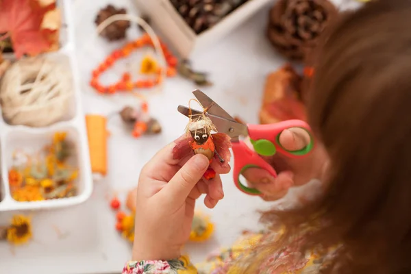 Girl makes a doll from natural materials — Stock Photo, Image