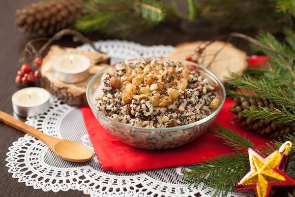 La papilla de Navidad en la servilleta roja la mesa de fiesta —  Fotos de Stock