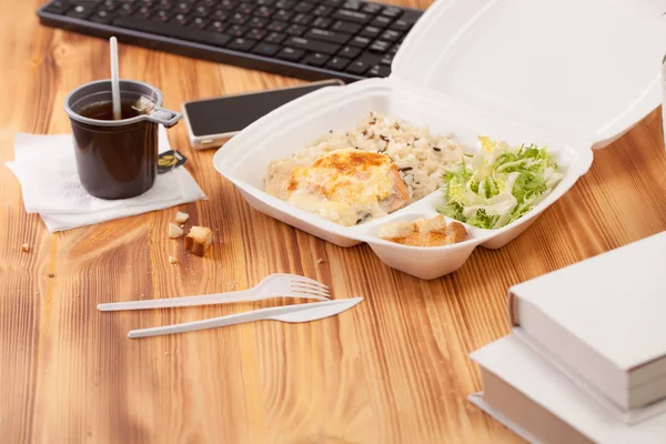 Container for food on a wooden table in the office — Stock Image Container for food on a wooden table in the office Stock Photo