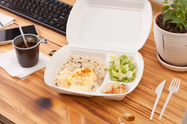 Container for food on a wooden table in the office — Stock Image Container for food on a wooden table in the office Stock Picture
