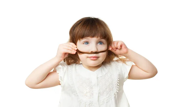 4-5 jaar oud meisje een snor uit haar maken op witte achtergrond — Stockfoto