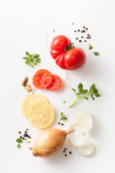 Set van specerijen voor barbecue marinade op witte achtergrond — Stockfoto