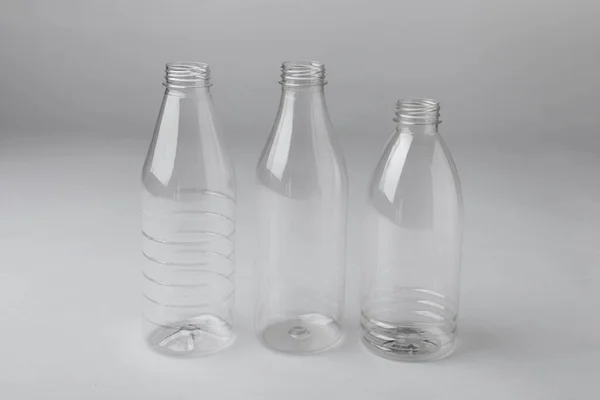 Många Olika Genomskinliga Plastflaskor För Livsmedelsförpackningar — Stockfoto