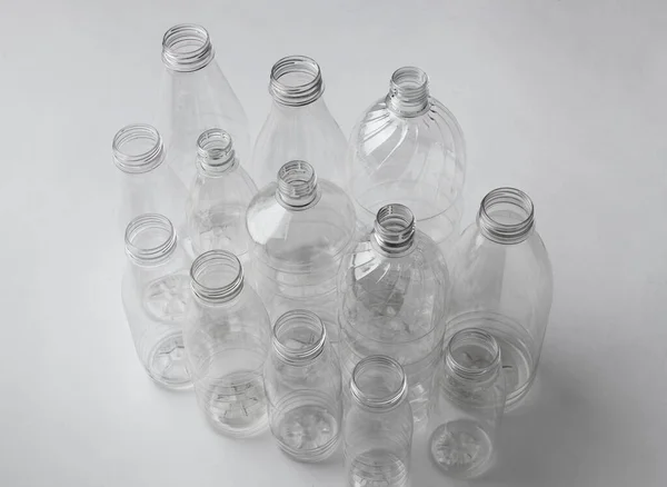 Wiele Różnych Przezroczystych Plastikowych Nowych Butelek Pakowania Żywności — Zdjęcie stockowe