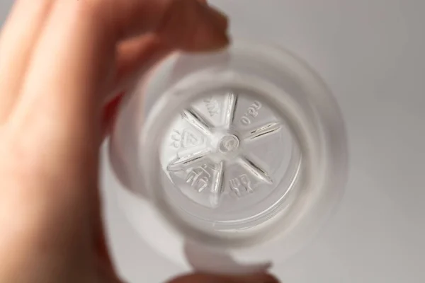Ditandai Bawah Botol Plastik Transparan Untuk Digunakan Dalam Industri Makanan — Stok Foto