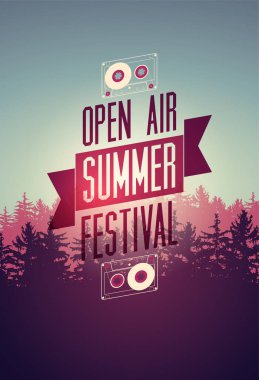 Yaz Festivali açık hava tipografik poster köknar ağaçları manzara ile. Vektör çizim.