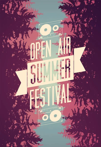 Festival de verano al aire libre póster tipográfico con abetos paisaje. Ilustración vectorial . — Vector de stock