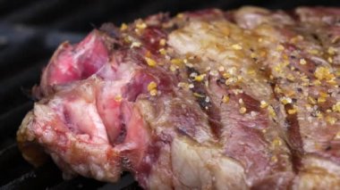 Kaburga eti Grillmarks 4 k ile pişirme Pan yukarı kapatın