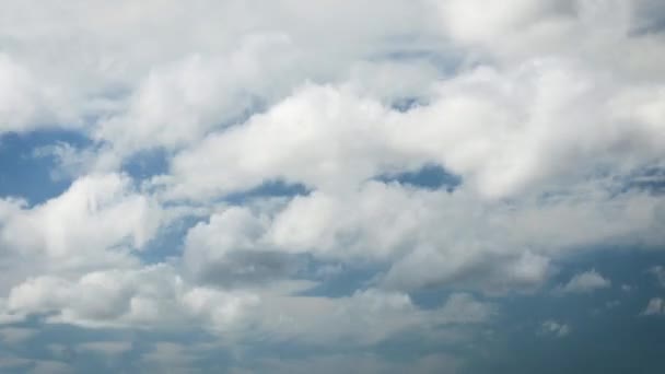 Time-lapse van Cloud lagen bewegen in verschillende richtingen, 4k — Stockvideo