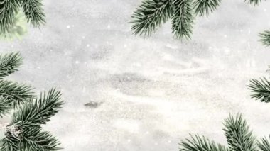 Pine Trees 'le Kar Fırtınası Noel Açılışı 4k, hareket eden çam dalları ve karların arasından geçen birkaç karla Mutlu Noeller diler.