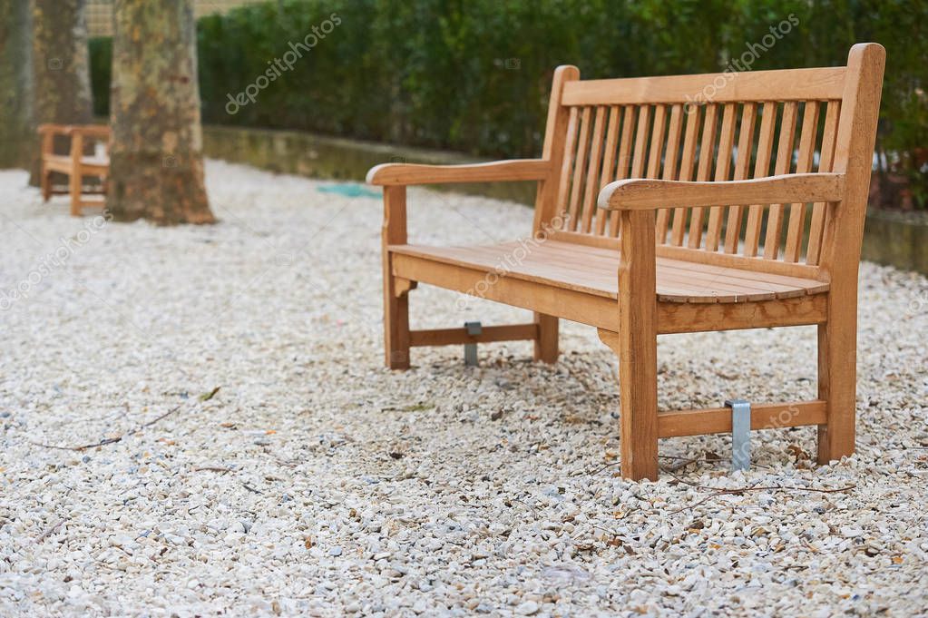 Imágenes: bancas para jardin | Bancos de madera de color marrón sobre