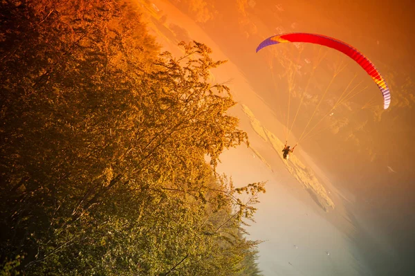 Padákové létání na Zar Mountain Bielsko — Stock fotografie