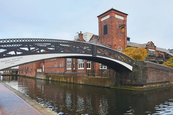 Birmingam canals and bridge — Stock Photo, Image