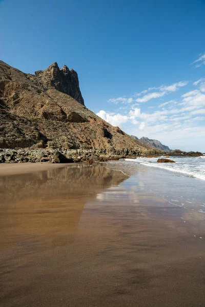 Taganana beach gondolatok a homokban, egy napsütéses napon — Stock Fotó