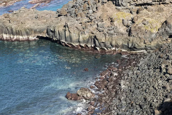 スペイン カナリア諸島テネリフェ島の岩のビーチ — ストック写真