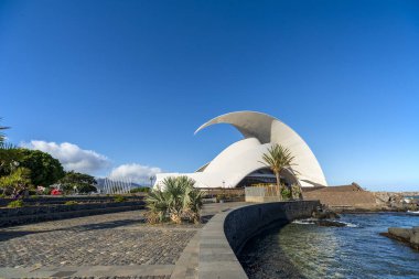 Güneşli bir öğleden sonra müzik salonu manzarası Santa Cruz de Tenerife İspanya