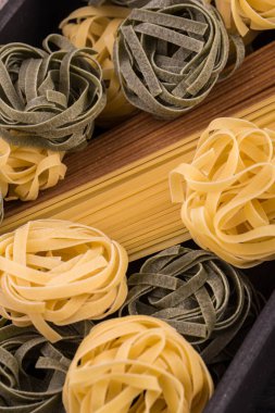 Uzun yapıştırın ve Yapıştır farklı renkteki yuvarlak