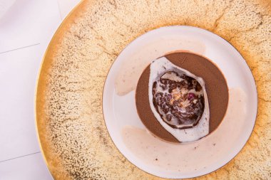 Tatlı kiraz ve vişne tatlı, hamle ile patlamış mısır buğday