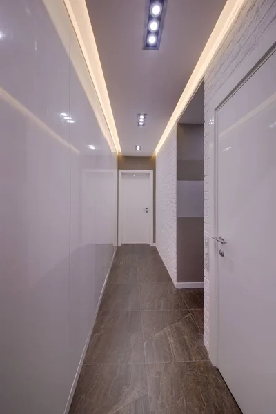 White Long Corridor Dark Ceramic Floor — Stock Photo, Image