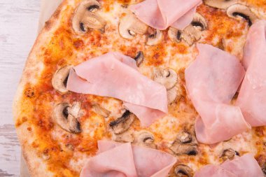 Pizza bir karbonat ve petrol