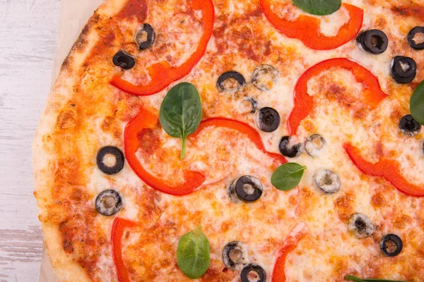 Pizza Con Pezzetti Peperoncino Olive — Foto Stock