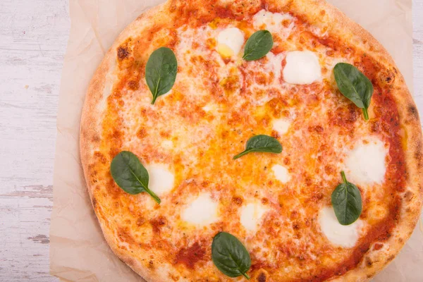 Mozzarella Pizza Formaggio Spinaci Verdi — Foto Stock