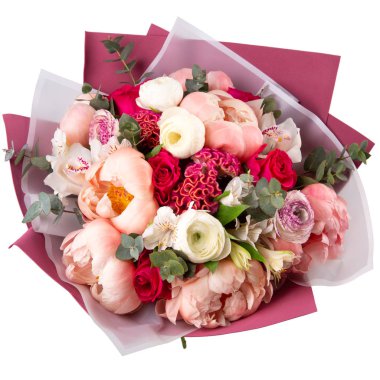 Çam çiçeklerinin renginde kırmızı güller.