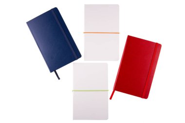 Kırmızı, mavi ve beyaz arkaplanda iki beyaz kitap