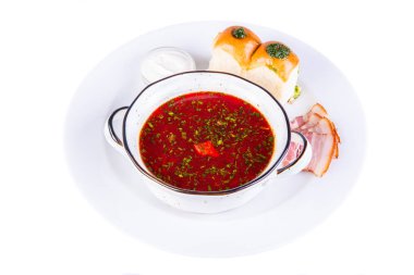Ekşi kremalı et çorbası ve sarımsaklı çörek.