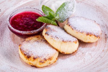 Şekerli ev yapımı peynir.