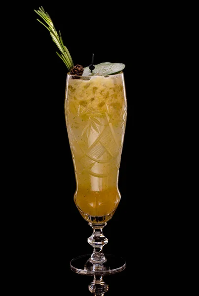 Cocktail Med Riven Ingefära Och Gurksirap — Stockfoto