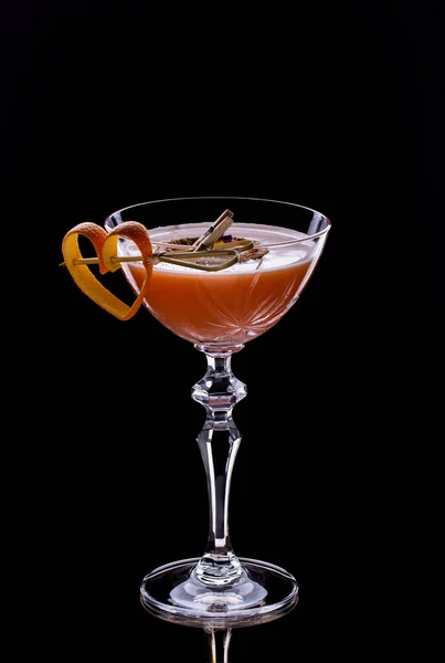 Cocktail Kristallglas Mit Einer Orangenscheibe Und Einer Prise — Stockfoto