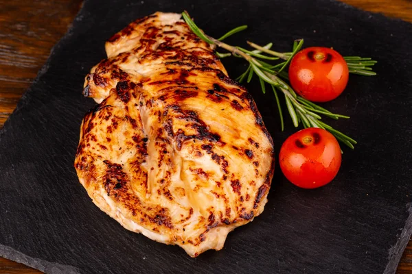 Filete Pollo Con Tomates Cherry Verduras — Foto de Stock